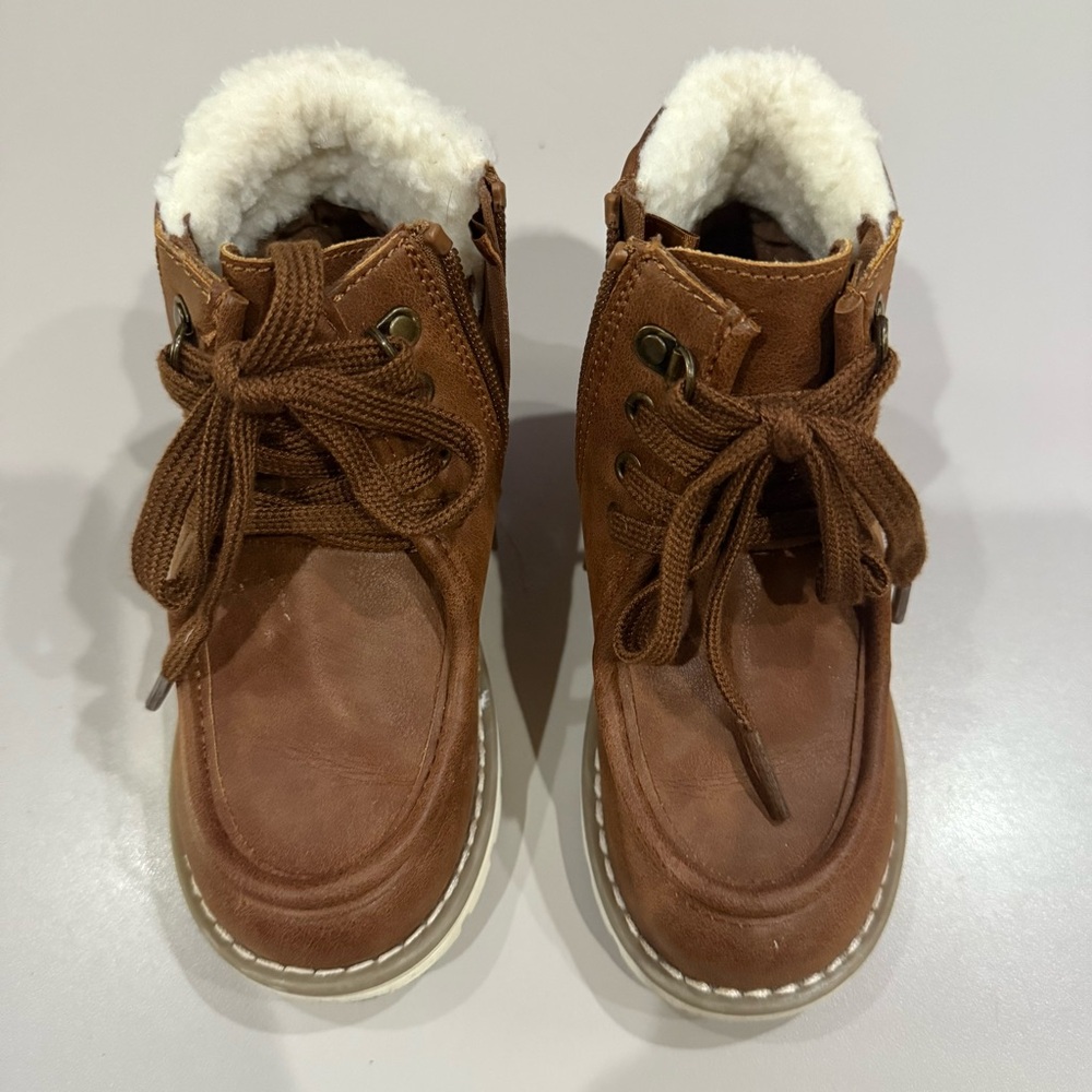 Old Navy Brown Kids Boots with Faux Fur Lining  Boys size 9